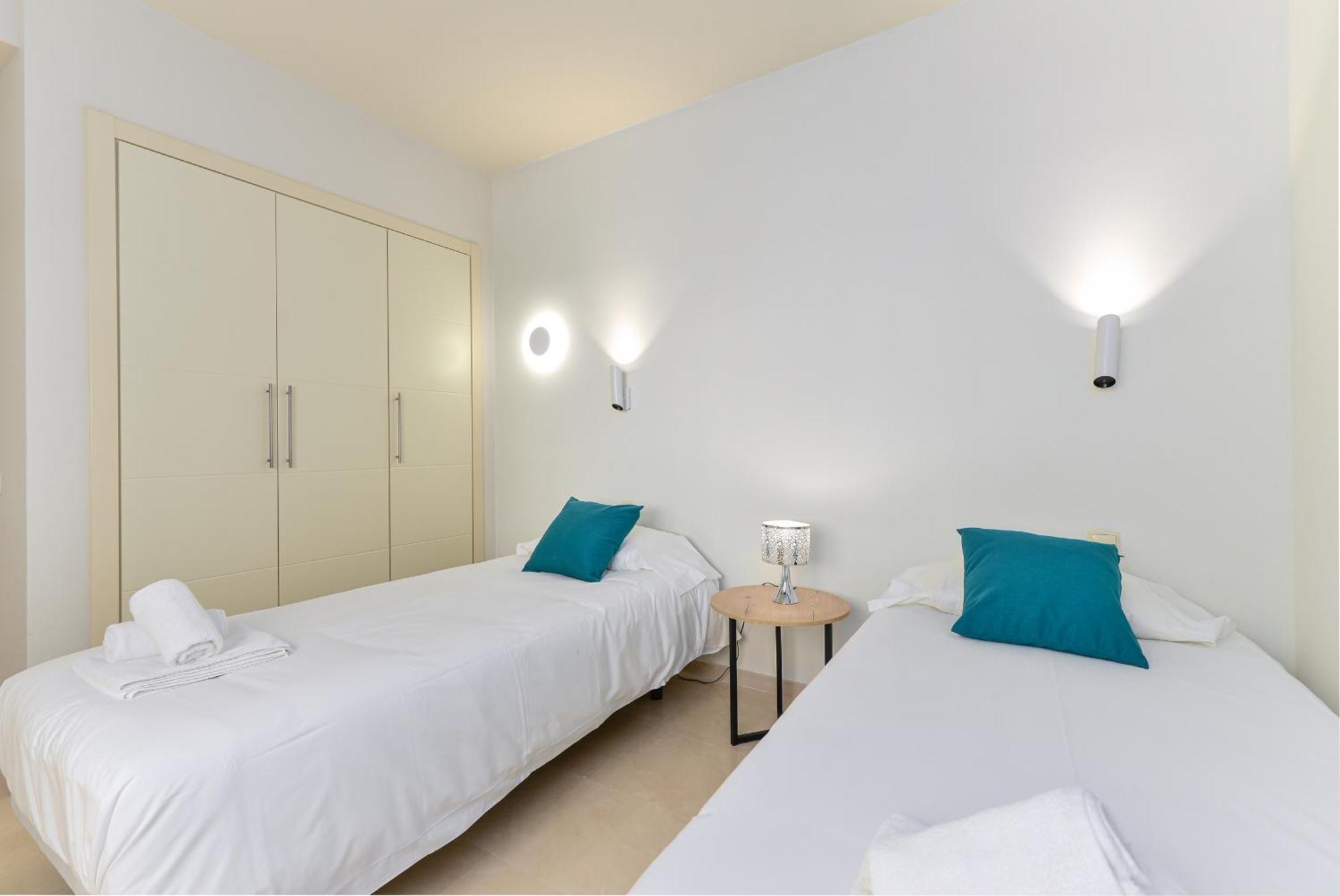 Alcazaba Lagoon 2425 Luxury Private Beach Естепона Екстериор снимка