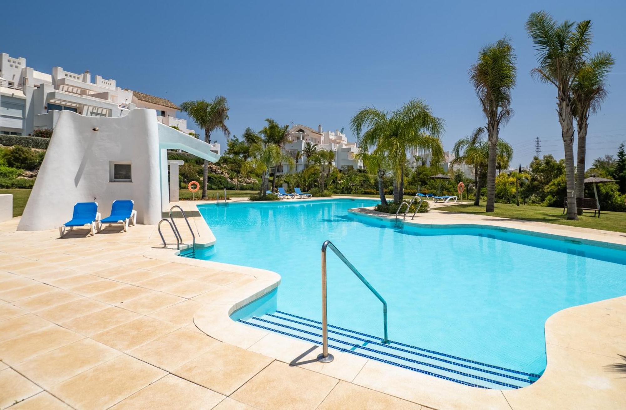 Alcazaba Lagoon 2425 Luxury Private Beach Естепона Екстериор снимка