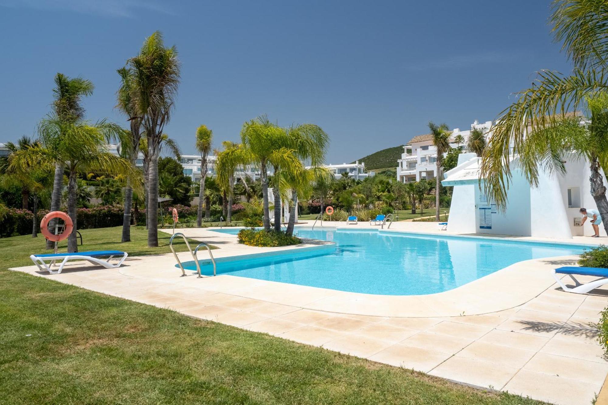 Alcazaba Lagoon 2425 Luxury Private Beach Естепона Екстериор снимка