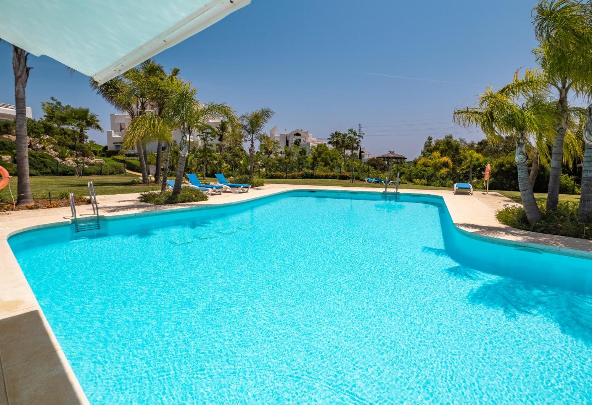 Alcazaba Lagoon 2425 Luxury Private Beach Естепона Екстериор снимка