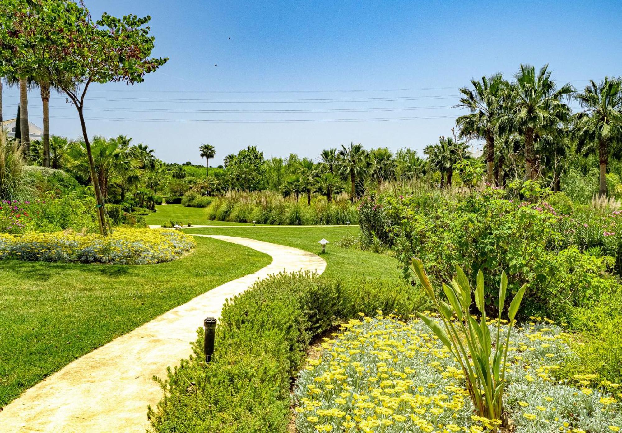 Alcazaba Lagoon 2425 Luxury Private Beach Естепона Екстериор снимка